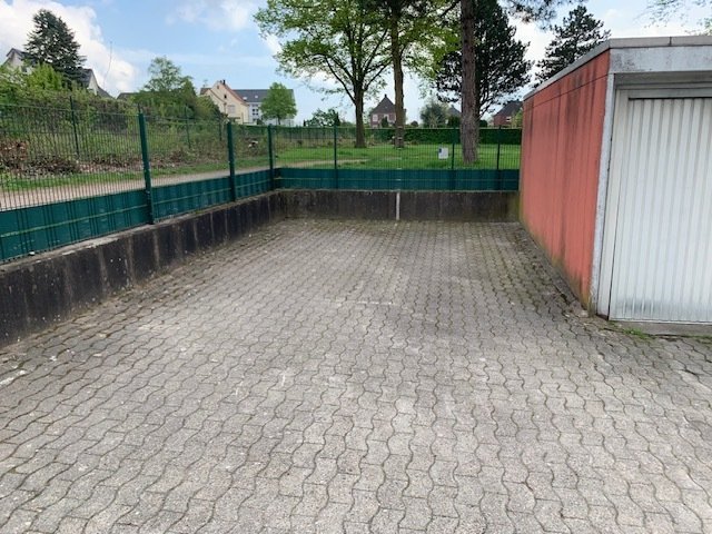 bezugsfreie renovierte Maisonette-Wohnung in zentraler Lage